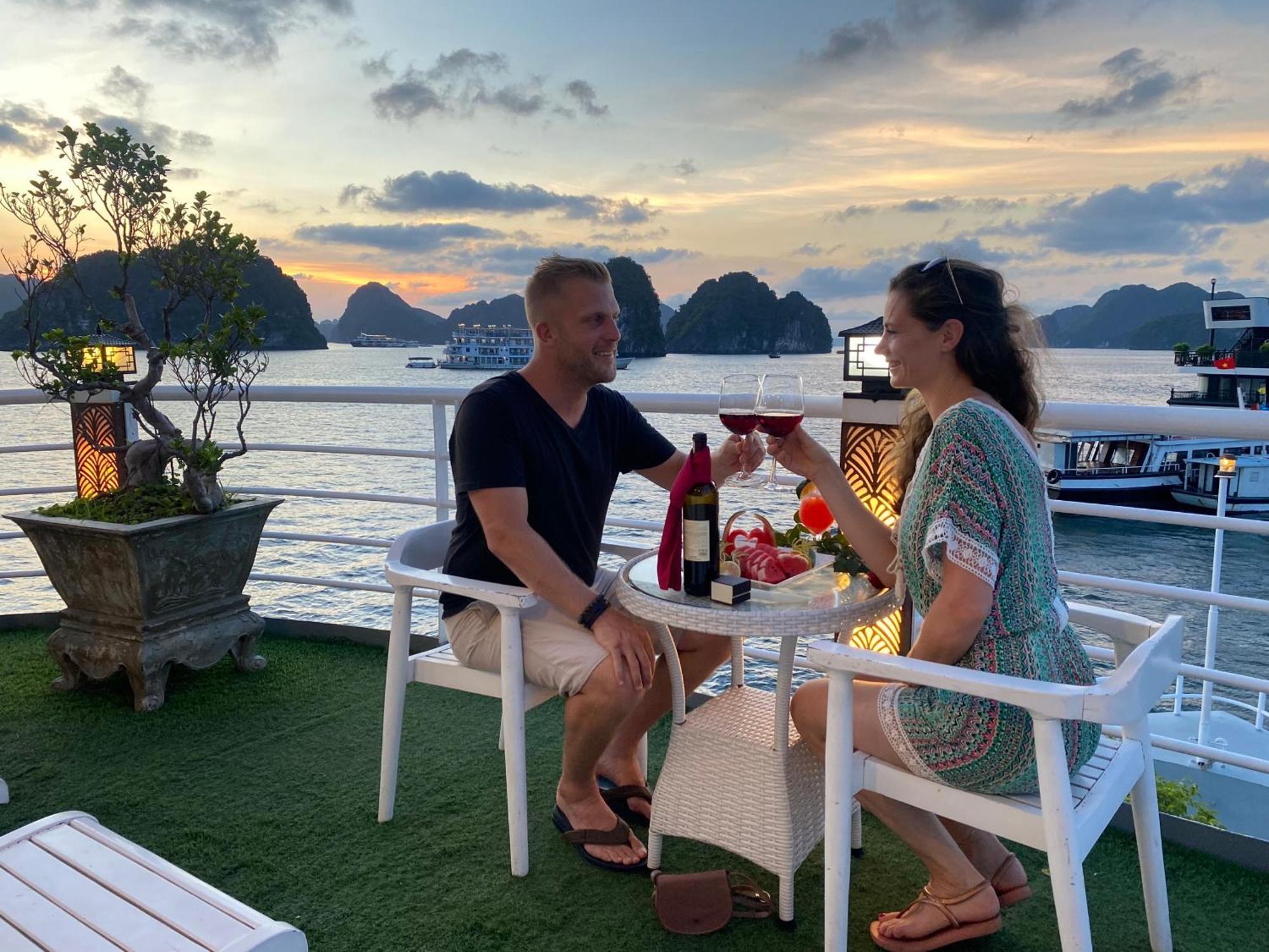 Hotel Halong Sapphire Cruises Ha Long Zewnętrze zdjęcie